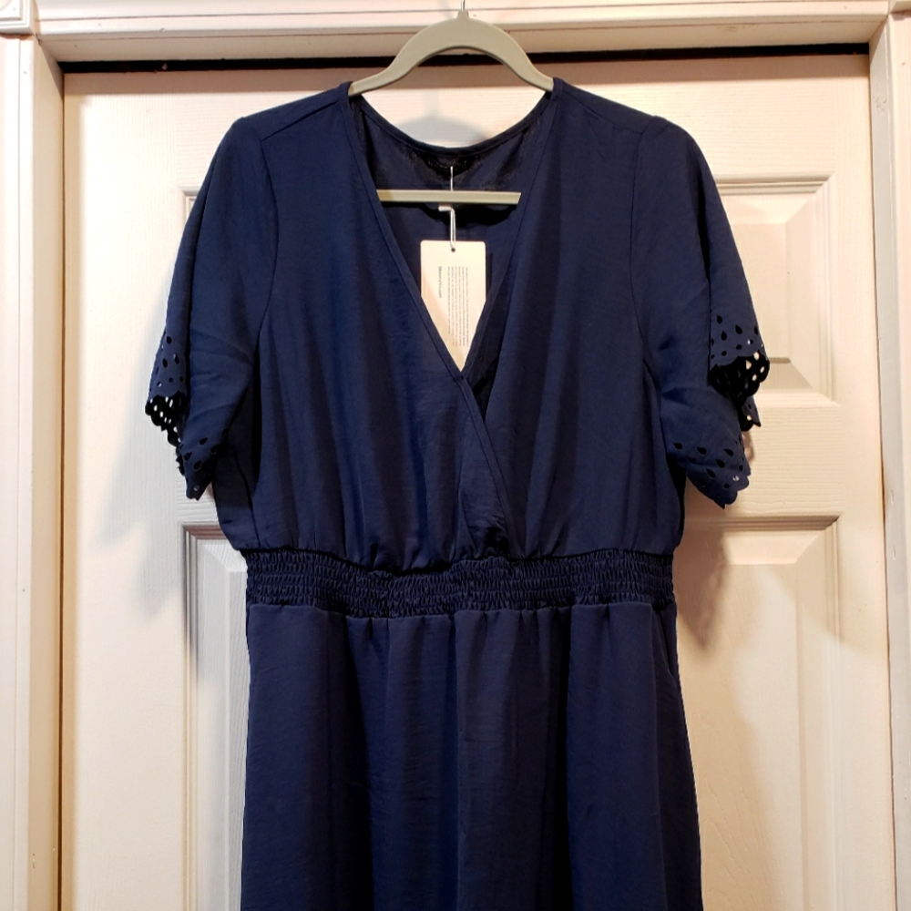 BloomChic smocked waist Navy colored size 14/16 dress short sleeves w/ pockets!